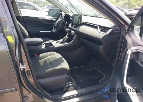 2021 Toyota Rav4 Le z USA, uszkodzony, nr VIN 2T3F1RFV1MW145404